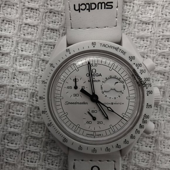 Swatch x Omega co-branded moon phase watch | Snoopy moon landing limited edition - Picture 7 of 9